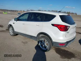2019 Ford Escape SE z VIN 1FMCU9GD3KUC47731, wystawiony jako IAAI lot #41694244 z przebiegiem 77 059 mil mil oraz . Historia ofert i sprzedaży dostępna na DreamBid. Obrazek 3.