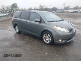 2013 Toyota Sienna XLE AAS with VIN 5TDYK3DC8DS401561, listed as a IAAI auction lot 41990044 with 214,111 mi miles. Bid and sale history available at carsss.com. Image 1.