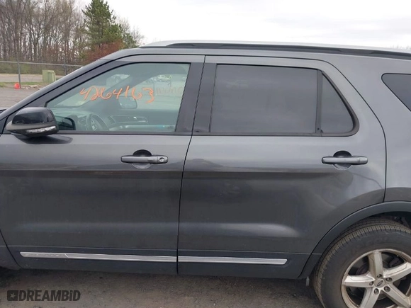 2017 Ford Explorer XLT with VIN 1FM5K8DH1HGC43863, listed as a IAAI auction lot 42064163 with 149,062 mi miles. Bid and sale history available at carsss.com. Image 14.