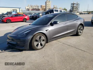 2021 Tesla Model 3 Long Range z VIN 5YJ3E1EB3MF998683, wystawiony jako Copart lot #51970275 z przebiegiem 73 705 mil mil oraz Szkoda całkowita • Salvage title. Historia ofert i sprzedaży dostępna na DreamBid. Obrazek 1.
