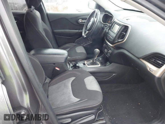 2014 Jeep Cherokee Latitude z VIN 1C4PJMCS5EW137875, wystawiony jako IAAI lot #41475923 z przebiegiem 124 565 mil mil oraz . Historia ofert i sprzedaży dostępna na DreamBid. Obrazek 5.