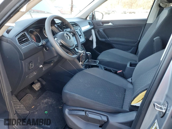 2020 Volkswagen Tiguan S z VIN 3VV0B7AXXLM102942, wystawiony jako Copart lot #79536254 z przebiegiem 53 069 mil mil oraz Szkoda całkowita • Salvage title. Historia ofert i sprzedaży dostępna na DreamBid. Obrazek 7.