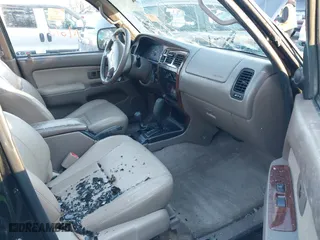 1998 Toyota 4Runner Limited with VIN JT3HN87RXW0188465, listed as a IAAI auction lot 41372608 with 253,778 mi miles. Bid and sale history available at carsss.com. Image 5.