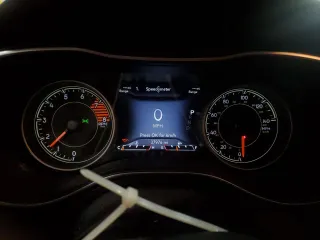 2019 Jeep Cherokee Limited z VIN 1C4PJMDX1KD353269, wystawiony jako Copart lot #57764345 z przebiegiem 37 976 mil mil oraz Szkoda całkowita • Salvage title. Historia ofert i sprzedaży dostępna na DreamBid. Obrazek 9.