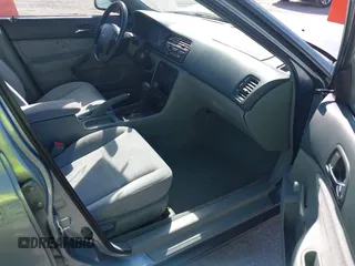 1995 Honda Accord DX with VIN 1HGCD562XSA045128, listed as a IAAI auction lot 40563511 with 143,206 mi miles. Bid and sale history available at carsss.com. Image 5.