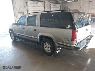 1999 GMC Suburban with VIN 3GKFK16R7XG549530, listed as a IAAI auction lot 41778323 with 174,866 mi miles. Bid and sale history available at carsss.com. Image 3.