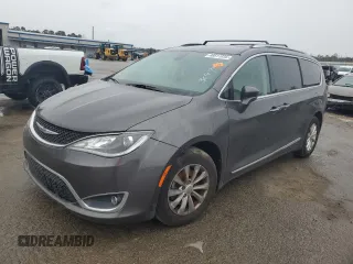 2018 Chrysler Pacifica Touring L Plus z VIN 2C4RC1EG1JR309705, wystawiony jako Copart lot #46611035 z przebiegiem 139 359 mil mil oraz Szkody całkowita. Historia ofert i sprzedaży dostępna na DreamBid. Obrazek 1.