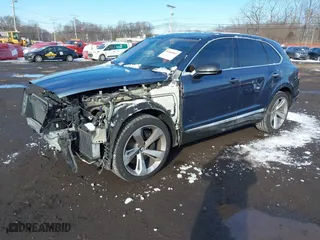 2018 Bentley Bentayga W12 Signature with VIN SJAAC2ZV2JC022640, listed as a IAAI auction lot 41366541 with 49253 miles. Bid and sale history available at carsss.com. Image 22.