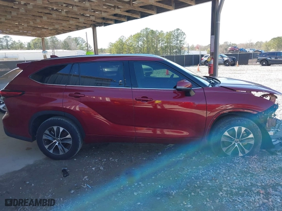 2021 Toyota Highlander XLE with VIN 5TDGZRAH7MS522916, listed as a IAAI auction lot 41781100 with 33,238 mi miles. Bid and sale history available at carsss.com. Image 14.