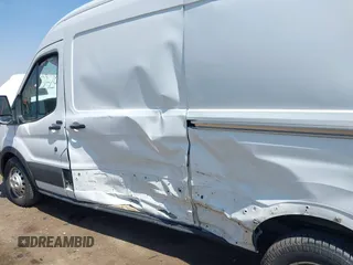 2020 Ford Transit с VIN 1FTBW2CG9LKA16461, выставлен на аукционе IAAI как лот 42050328 с пробегом 222 546 миль миль и . История ставок и продаж доступна на DreamBid. Изображение 6.