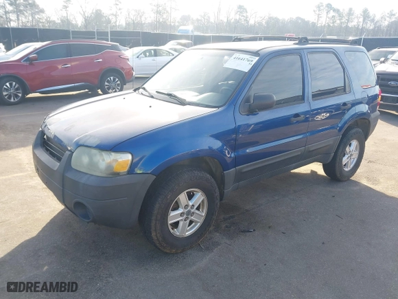 2007 Ford Escape XLS with VIN 1FMYU02Z37KB37995, listed as a IAAI auction lot 41641769 with 199,045 mi miles. Bid and sale history available at carsss.com. Image 2.