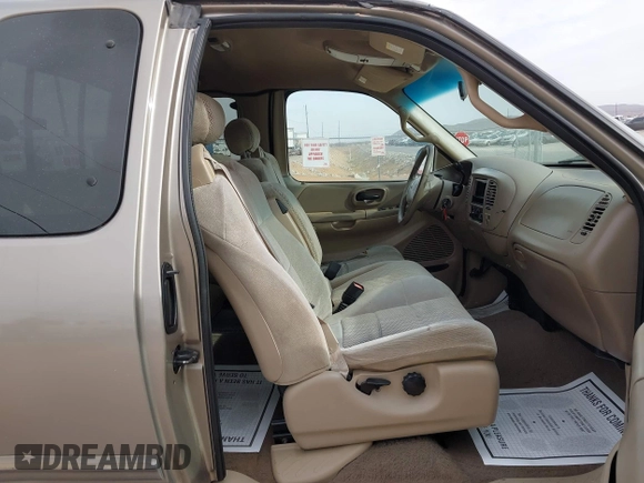 2001 Ford F-150 XL with VIN 2FTRX18L61CA36907, listed as a IAAI auction lot 41906933 with 317,857 mi miles. Bid and sale history available at carsss.com. Image 5.