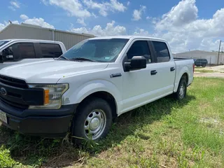 2018 Ford F-150 XL z VIN 1FTEW1C50JKF63086, wystawiony jako IAAI lot #42698450 z przebiegiem 146 235 mil mil oraz . Historia ofert i sprzedaży dostępna na DreamBid. Obrazek 2.