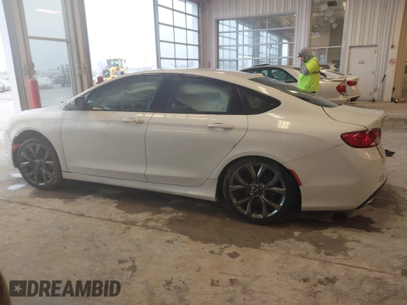 2015 Chrysler 200 S with VIN 1C3CCCBG4FN600570, listed as a IAAI auction lot 41964364 with 1 mi miles. Bid and sale history available at carsss.com. Image 14.