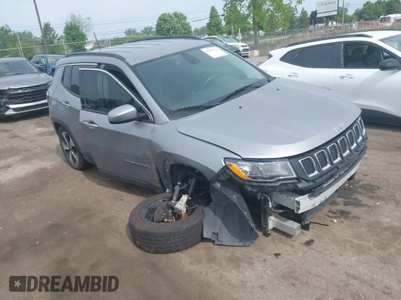 2018 Jeep Compass Latitude z VIN 3C4NJDBB2JT140726, wystawiony jako IAAI lot #42349231 z przebiegiem 125 328 mil mil oraz . Historia ofert i sprzedaży dostępna na DreamBid. Obrazek 1.