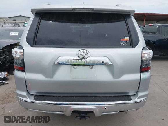 2017 Toyota 4Runner SR5 z VIN JTEBU5JR3H5427660, wystawiony jako IAAI lot #42477925 z przebiegiem 95 815 mil mil oraz . Historia ofert i sprzedaży dostępna na DreamBid. Obrazek 17.