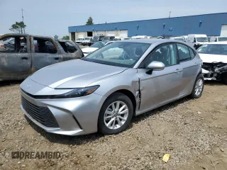 2025 Toyota Camry LE z VIN 4T1DAACK8SU548675, wystawiony jako Copart lot #60857485 z przebiegiem Nie podano mil oraz Nie do naprawy • Non repairable. Historia ofert i sprzedaży dostępna na DreamBid. Obrazek 1.