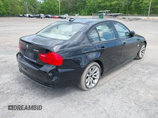 2011 BMW 3 Series 328i xDrive z VIN WBAPK7C56BA972088, wystawiony jako IAAI lot #42123166 z przebiegiem Nie podano mil oraz . Historia ofert i sprzedaży dostępna na DreamBid. Obrazek 4.
