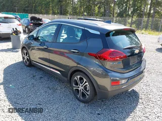 2017 Chevrolet Bolt EV Premier z VIN 1G1FX6S05H4190932, wystawiony jako IAAI lot #42422197 z przebiegiem 59 836 mil mil oraz . Historia ofert i sprzedaży dostępna na DreamBid. Obrazek 3.