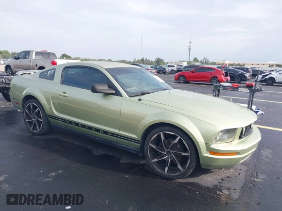 2005 Ford Mustang Deluxe с VIN 1ZVFT80N255140487, выставлен на аукционе IAAI как лот 42643309 с пробегом 153 782 миль миль и . История ставок и продаж доступна на DreamBid. Изображение 1.