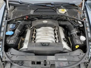 2005 Volkswagen Phaeton z VIN WVWAF03D758003746, wystawiony jako Copart lot #57449525 z przebiegiem 177 257 mil mil oraz Szkoda całkowita • Salvage title. Historia ofert i sprzedaży dostępna na DreamBid. Obrazek 11.
