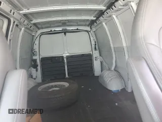 2012 Chevrolet Express Cargo z VIN 1GCSGAFXXC1158990, wystawiony jako Copart lot #58536585 z przebiegiem Nie podano mil oraz Czysty tytuł • Clean title. Historia ofert i sprzedaży dostępna na DreamBid. Obrazek 10.