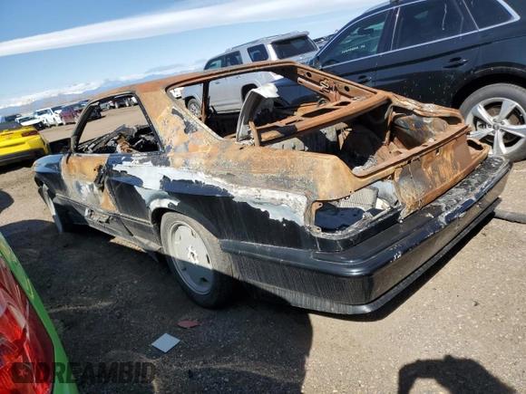 1984 Mercedes-Benz 500 z VIN WDBCA44A5EA079878, wystawiony jako Copart lot #49240915 z przebiegiem Nie podano mil oraz Nie do naprawy • Non repairable. Historia ofert i sprzedaży dostępna na DreamBid. Obrazek 2.