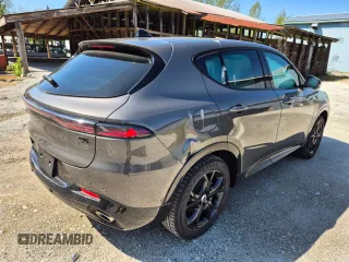 2024 Dodge Hornet R/T Plus z VIN ZACPDFDW7R3A12570, wystawiony jako Copart lot #52097675 z przebiegiem Nie podano mil oraz Szkoda całkowita • Salvage title. Historia ofert i sprzedaży dostępna na DreamBid. Obrazek 3.