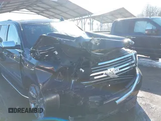 2018 Chevrolet Suburban Premier z VIN 1GNSKJKCXJR134700, wystawiony jako IAAI lot #41282040 z przebiegiem 105 554 mil mil oraz . Historia ofert i sprzedaży dostępna na DreamBid. Obrazek 6.