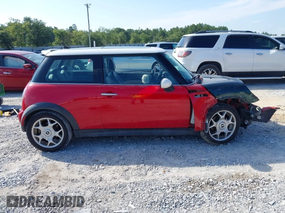 2006 MINI Hardtop S с VIN WMWRE33586TN27239, выставлен на аукционе IAAI как лот 42775957 с пробегом 165 133 миль миль и . История ставок и продаж доступна на DreamBid. Изображение 14.