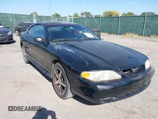 1998 Ford Mustang GT z VIN 1FAFP42X9WF216674, wystawiony jako IAAI lot #40587567 z przebiegiem 227 974 mil mil oraz . Historia ofert i sprzedaży dostępna na DreamBid. Obrazek 1.