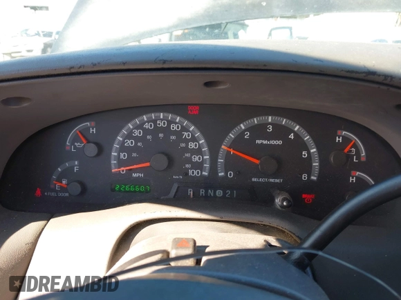 2003 Ford F-150 XLT with VIN 1FTRW07L43KB05221, listed as a IAAI auction lot 41762332 with 226,660 mi miles. Bid and sale history available at carsss.com. Image 7.