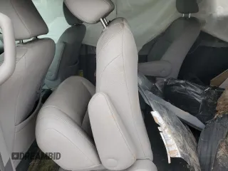 2015 Toyota Sienna XLE с VIN 5TDYK3DC1FS541180, выставлен на аукционе Copart как лот 59078585 с пробегом 94 014 миль миль и Списание • Salvage title. История ставок и продаж доступна на DreamBid. Изображение 11.