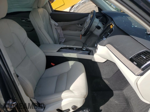 2023 Volvo XC90 Plus with VIN YV4062PN0P1907117, listed as a Copart auction lot 49658685 with 24,392 mi miles and Salvage Title. Bid and sale history available at carsss.com. Image 7.