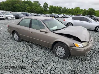 1999 Toyota Camry LE z VIN 4T1BG22K8XU522288, wystawiony jako Copart lot #56928325 z przebiegiem 150 818 mil mil oraz Szkoda całkowita • Salvage title. Historia ofert i sprzedaży dostępna na DreamBid. Obrazek 4.