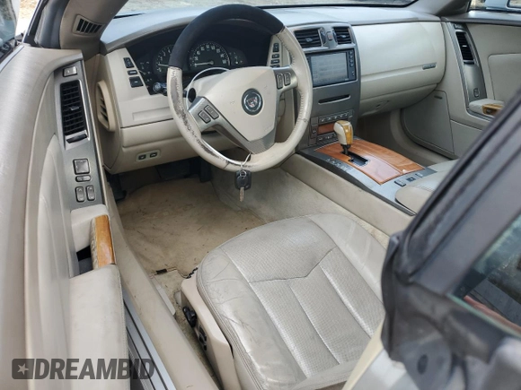 2005 Cadillac XLR z VIN 1G6YV34AX55603706, wystawiony jako Copart lot #81643824 z przebiegiem 84 951 mil mil oraz Czysty tytuł • Clean title. Historia ofert i sprzedaży dostępna na DreamBid. Obrazek 8.
