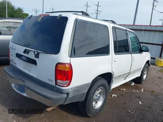 1999 Ford Explorer XLT z VIN 1FMZU32E9XZB70428, wystawiony jako IAAI lot #42697066 z przebiegiem 183 745 mil mil oraz . Historia ofert i sprzedaży dostępna na DreamBid. Obrazek 4.