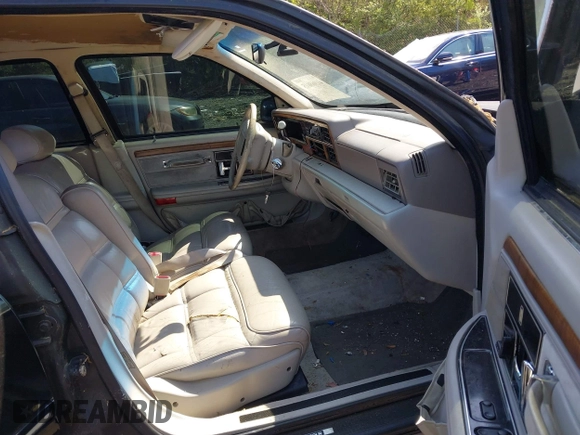 1992 Lincoln Continental with VIN 1LNLM9749NY670102, listed as a IAAI auction lot 41968015 with Not Provided miles and . Bid and sale history available at DreamBid. Image 5.