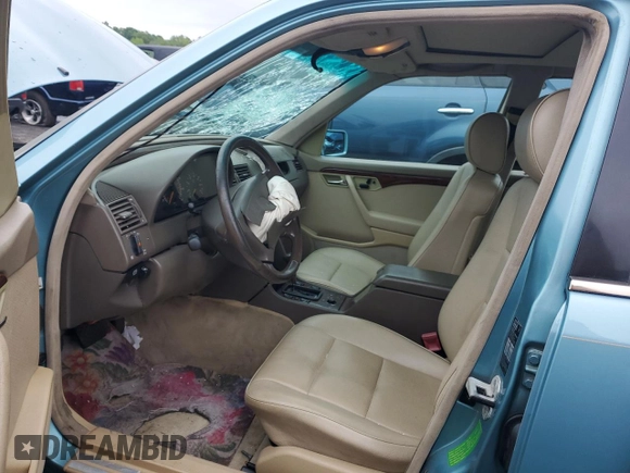1994 Mercedes-Benz C 230/260/280/320 with VIN WDBHA28E8RF098148, listed as a Copart auction lot 60884345 with 238,600 mi miles and Salvage title. Bid and sale history available at DreamBid. Image 7.