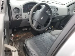 2005 Ford F-150 XL z VIN 1FTRF14595NB10329, wystawiony jako Copart lot #86282814 z przebiegiem 100 859 mil mil oraz Czysty tytuł • Clean title. Historia ofert i sprzedaży dostępna na DreamBid. Obrazek 8.