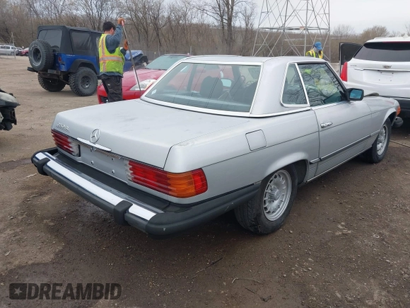 1983 Mercedes-Benz 380 with VIN WDBBA45A0DB024774, listed as a IAAI auction lot 41882815 with 138,386 mi miles. Bid and sale history available at carsss.com. Image 4.