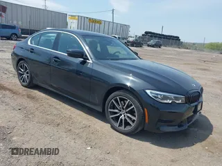 2020 BMW 3 Series 330i xDrive z VIN 3MW5R7J00L8B14297, wystawiony jako IAAI lot #42176742 z przebiegiem 16 918 mil mil oraz . Historia ofert i sprzedaży dostępna na DreamBid. Obrazek 1.