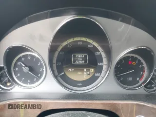 2012 Mercedes-Benz E 350 Luxury z VIN WDDHF8JB5CA601960, wystawiony jako IAAI lot #42274484 z przebiegiem 223 569 mil mil oraz . Historia ofert i sprzedaży dostępna na DreamBid. Obrazek 7.