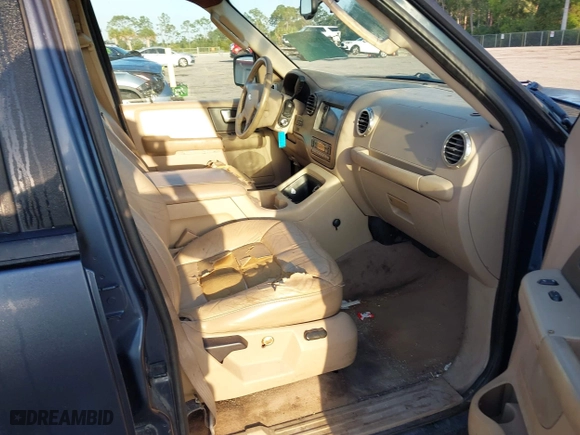 2005 Ford Expedition Eddie Bauer with VIN 1FMFU17505LA92105, listed as a IAAI auction lot 41963131 with 179,104 mi miles. Bid and sale history available at carsss.com. Image 5.