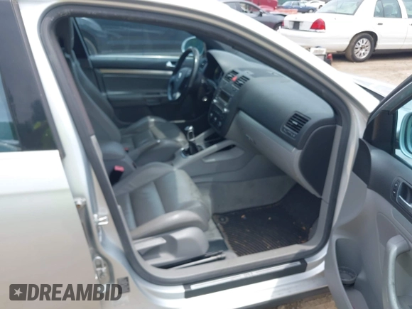 2006 Volkswagen Jetta GLI Turbo z VIN 3VWXJ71K06M728828, wystawiony jako IAAI lot #42477114 z przebiegiem 95 238 mil mil oraz . Historia ofert i sprzedaży dostępna na DreamBid. Obrazek 5.