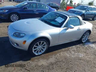 2007 Mazda MX-5 Miata Sport z VIN JM1NC25F170135777, wystawiony jako IAAI lot #41746586 z przebiegiem 107 302 mil mil oraz . Historia ofert i sprzedaży dostępna na DreamBid. Obrazek 14.