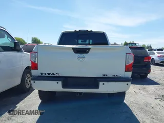 2017 Nissan Titan SL z VIN 1N6AA1E51HN503222, wystawiony jako IAAI lot #41908062 z przebiegiem 121 334 mil mil oraz . Historia ofert i sprzedaży dostępna na DreamBid. Obrazek 16.