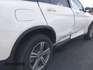 2022 Mercedes-Benz GLC 300 with VIN W1N0G8DB0NG057604, listed as a IAAI auction lot 42381397 with 29,171 mi miles and . Bid and sale history available at DreamBid. Image 6.