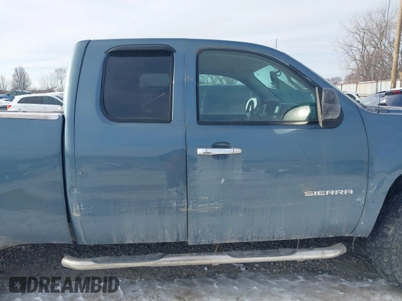 2011 GMC Sierra 1500 with VIN 1GTR2VE31BZ302820, listed as a IAAI auction lot 41320623 with 207,772 mi miles and . Bid and sale history available at DreamBid. Image 13.