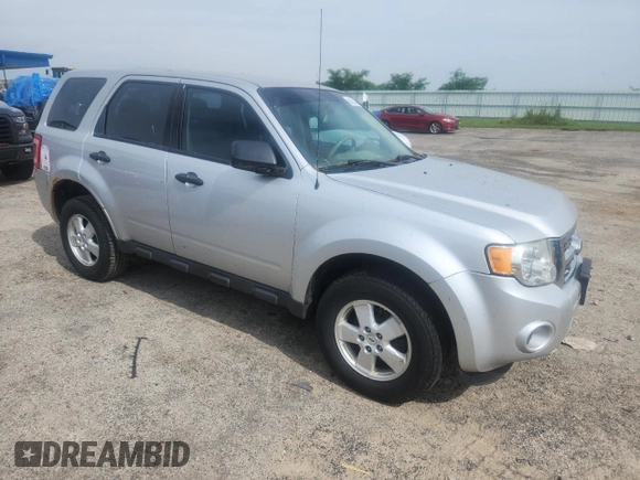 2012 Ford Escape XLS z VIN 1FMCU0C79CKC84677, wystawiony jako Copart lot #64234045 z przebiegiem 138 562 mil mil oraz Czysty tytuł • Clean title. Historia ofert i sprzedaży dostępna na DreamBid. Obrazek 4.